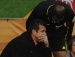Dunga reclama do árbitro e ganha uma bronca do assistente